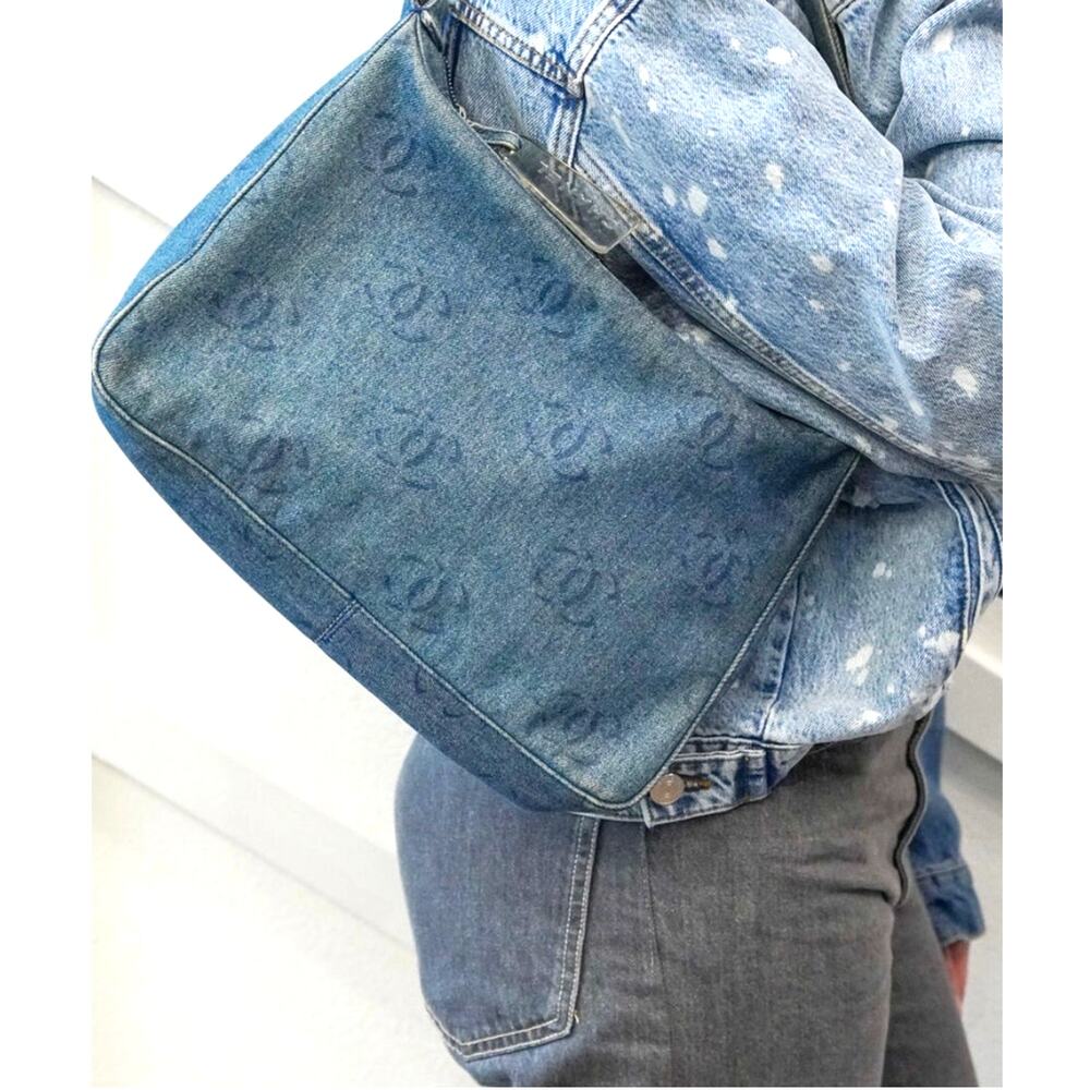 Chanel CC Denim Hobo Vintage Blue Shoulder Bag